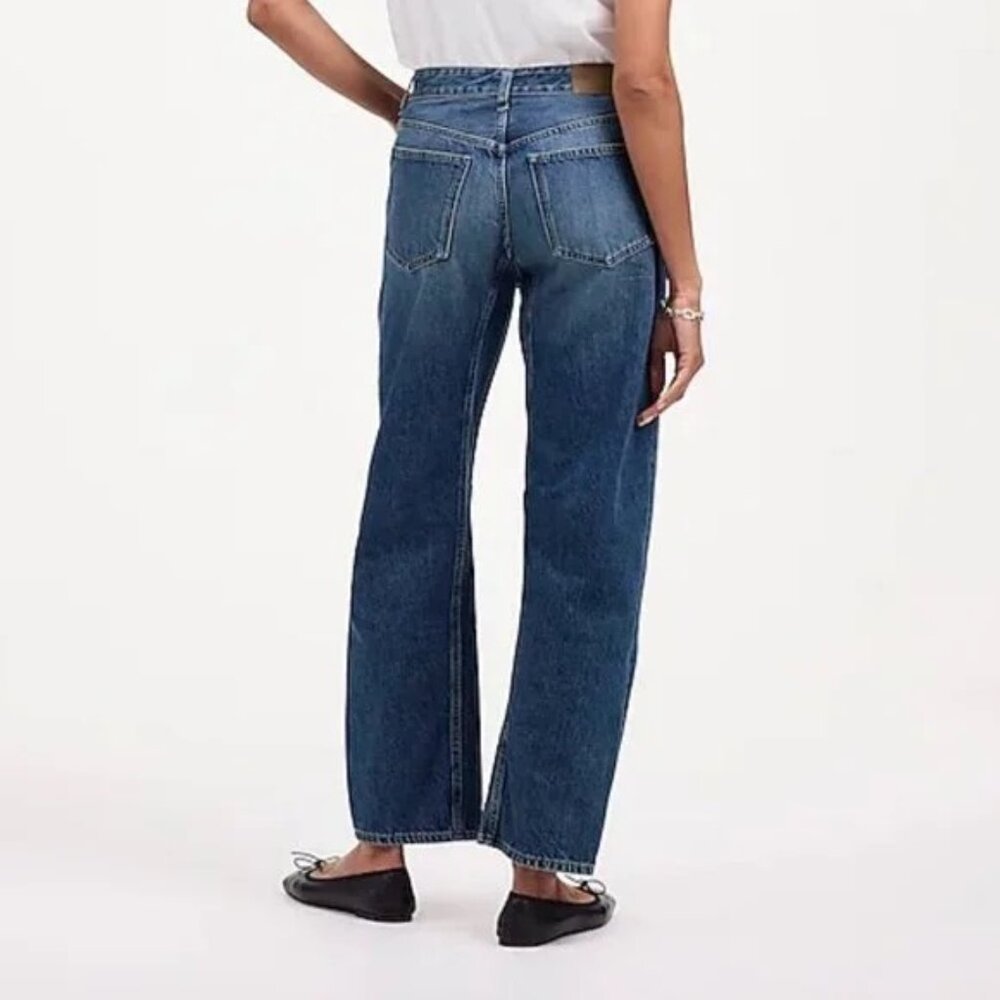 Madewell The Curvy Darted Barrel Leg Jean in Irmo Wash - Picture 3 of 10